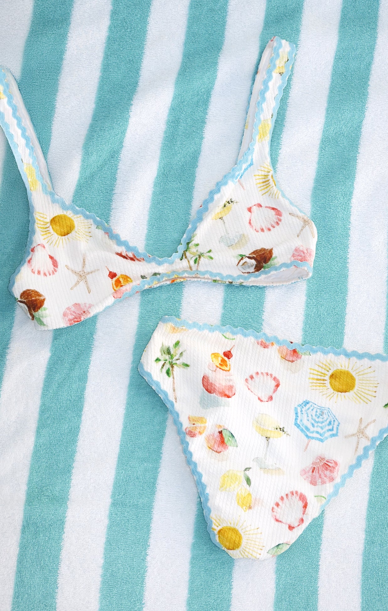 Seaside Treasures Scallop Neckline Top | Maritime Minimalist Fit