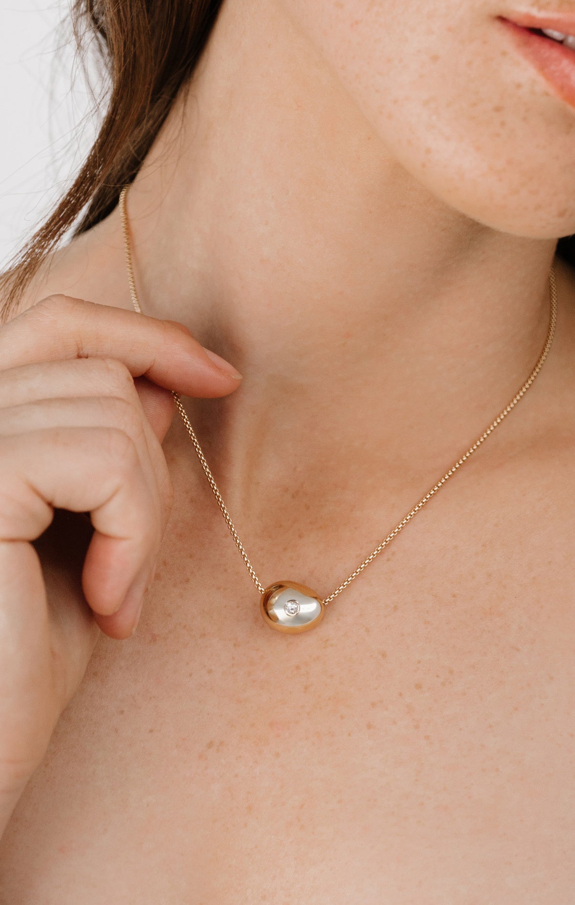 Crystal Dot Pebble Pendant Necklace in Gold | Ettika
