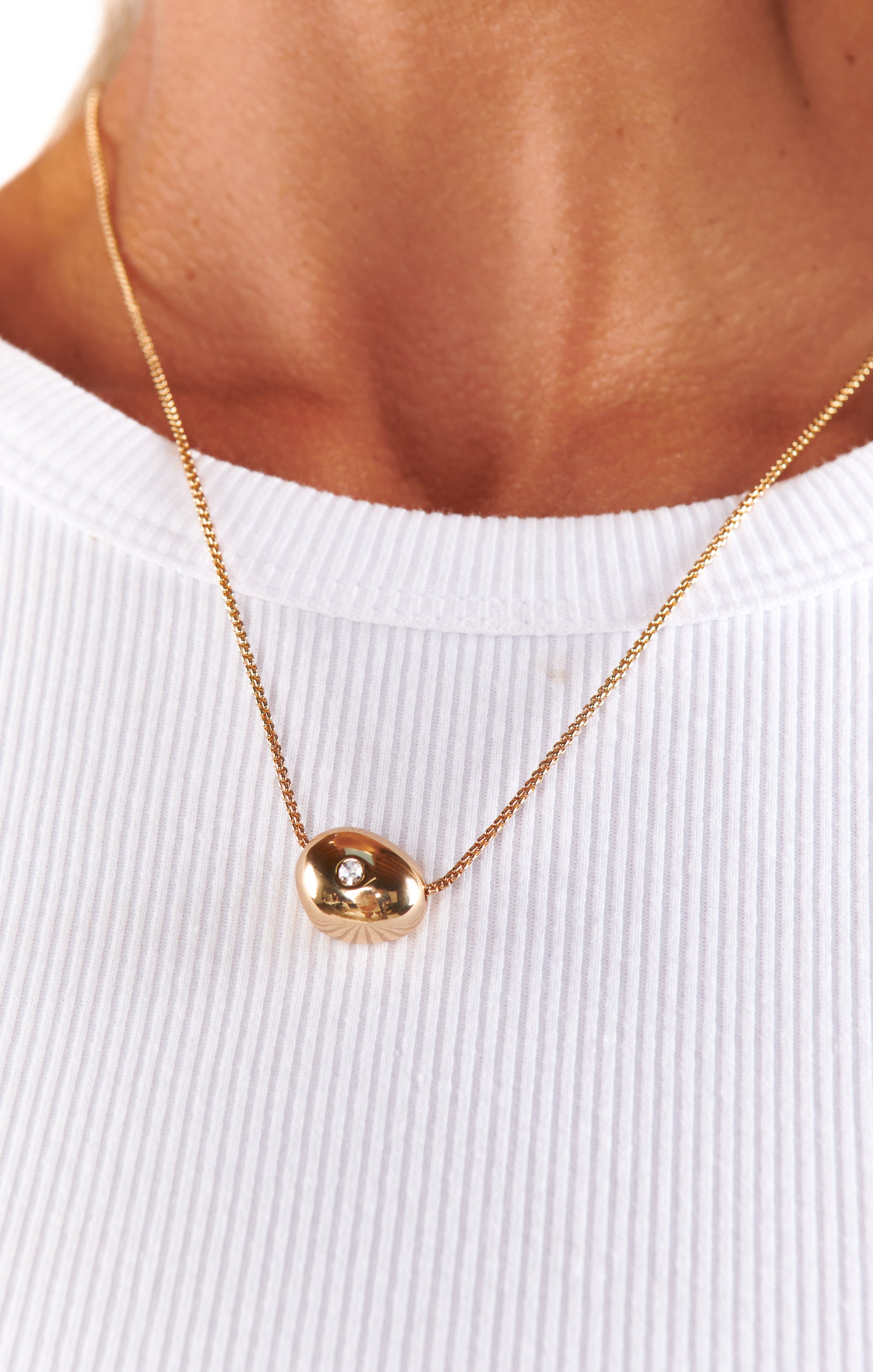 Crystal Dot Pebble Pendant Necklace in Gold | Ettika