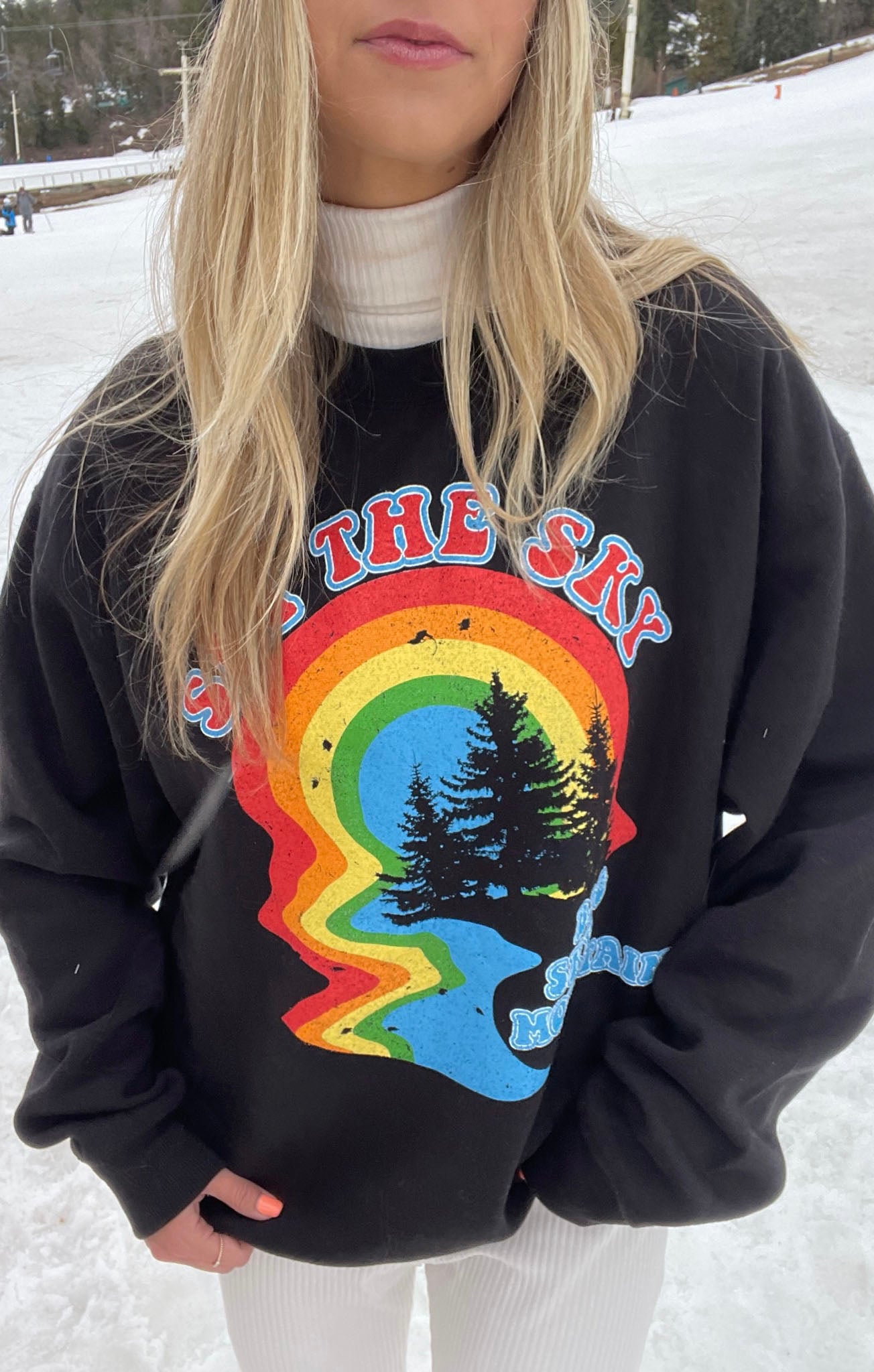 White Oversized Crewneck Sweatshirt for Skiing & Casual Wear | Stanley
