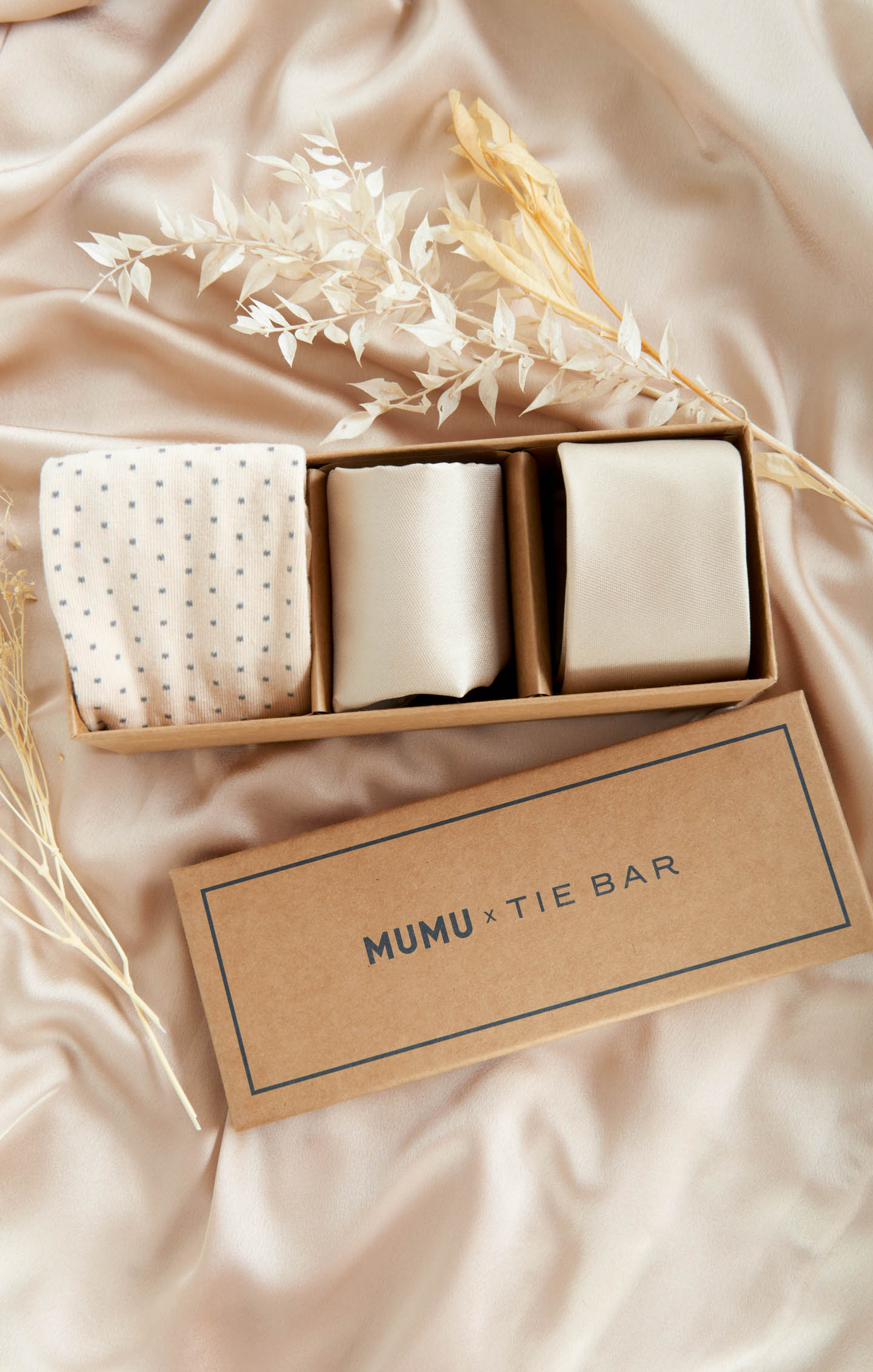 Groomsmen Gift Box with Tie, Pocket Square & Socks | Mumu Weddings