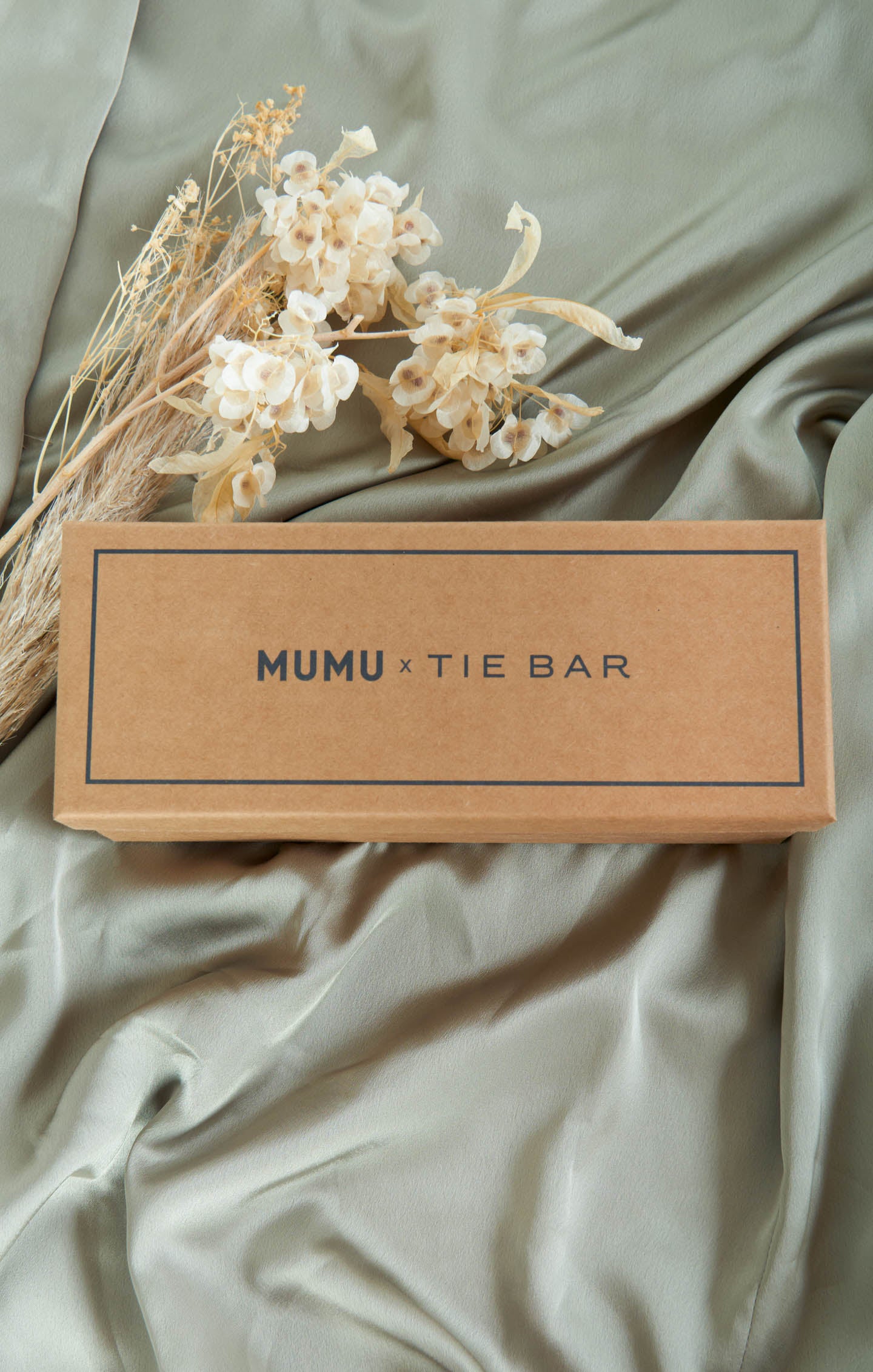 Groomsmen Gift Box with Tie, Pocket Square & Socks | Moss Green