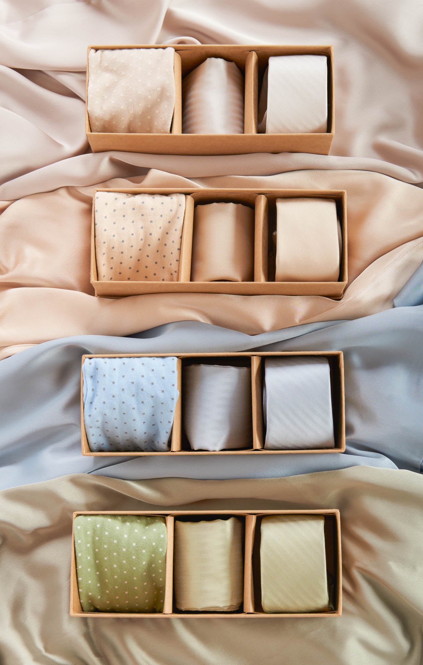 Groomsmen Gift Box with Tie, Pocket Square & Socks | Moss Green