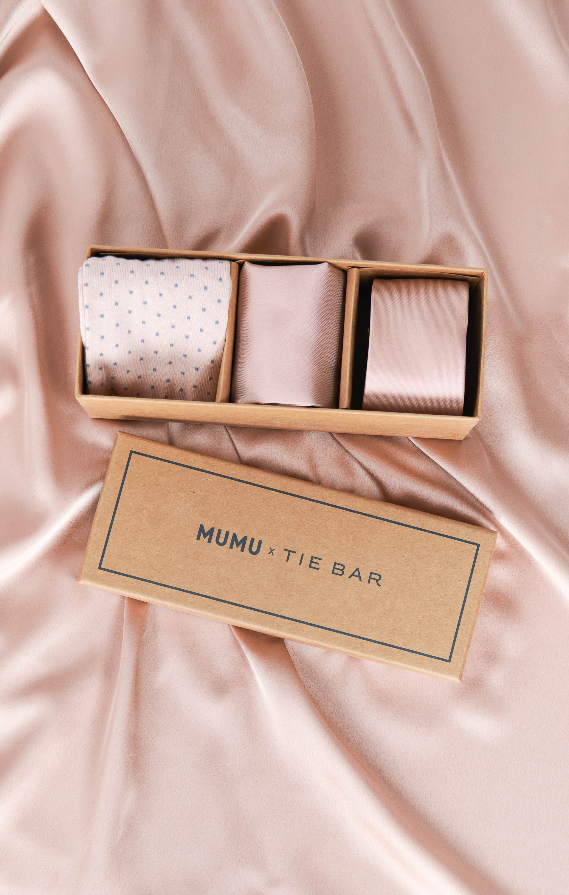 Rose Gold Groomsmen Gift Set with Tie, Pocket Square & Socks | Mumu Weddings