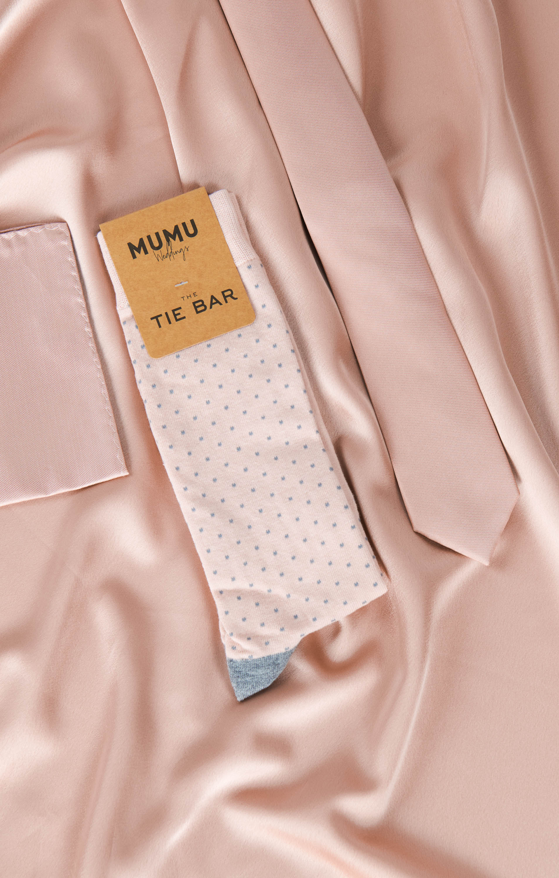 Rose Gold Groomsmen Gift Set with Tie, Pocket Square & Socks | Mumu Weddings