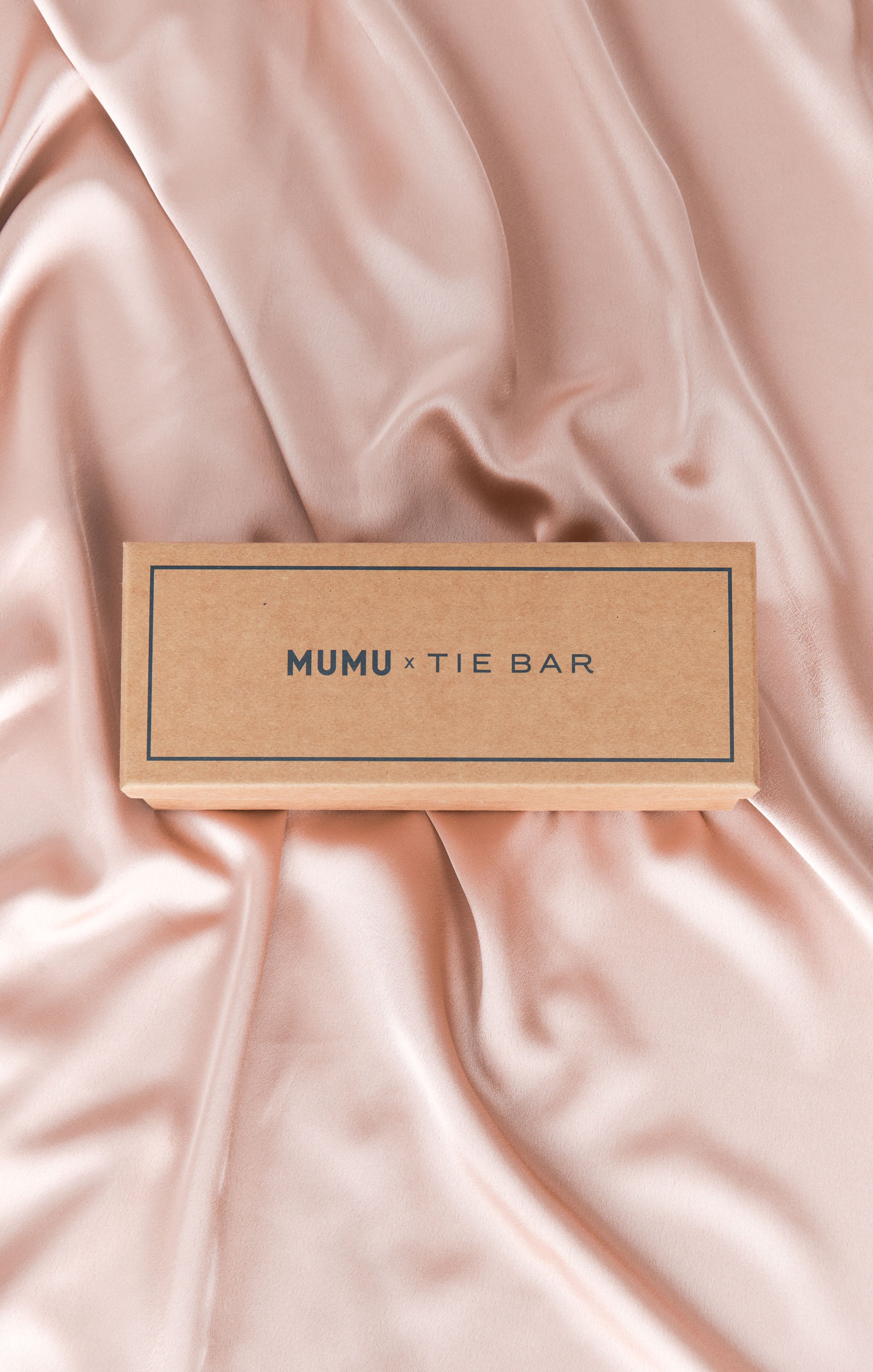 Rose Gold Groomsmen Gift Set with Tie, Pocket Square & Socks | Mumu Weddings