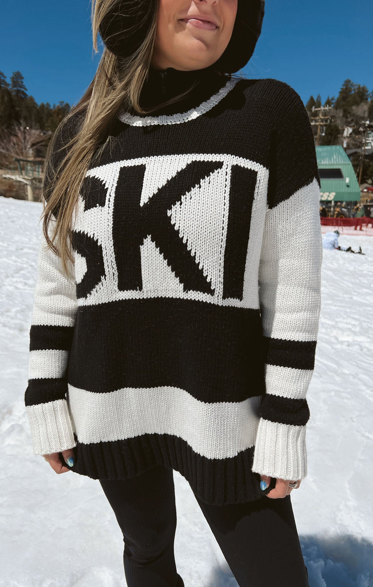Cozy Oversized Knit Sweater for Skiing & Winter | Ski In Black