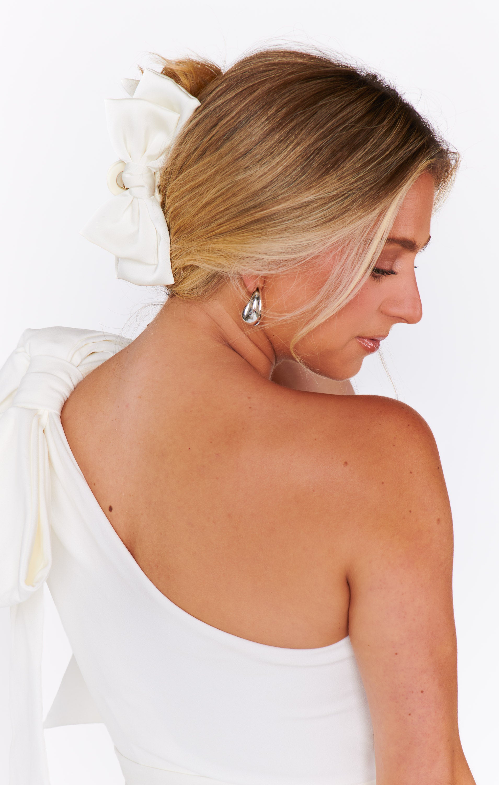 Elegant Ivory Bow Claw Clip for Brides & Special Occasions
